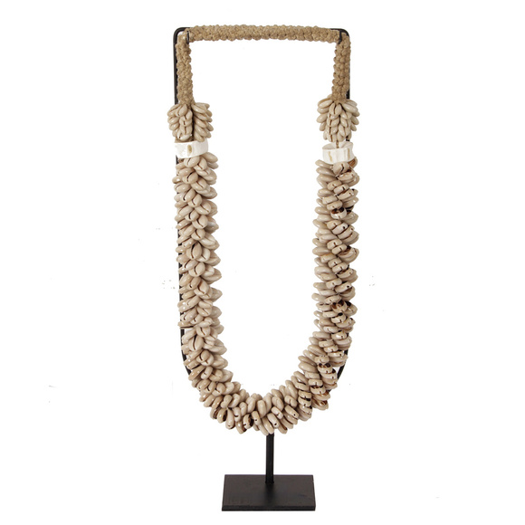 Product image 1 of Collar de conchas J80 sobre soporte